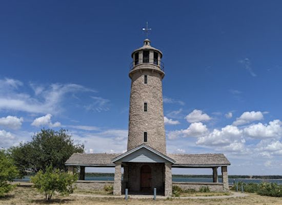 nebraska/pine-ridge/attraction/lake-minatare-lighthouse