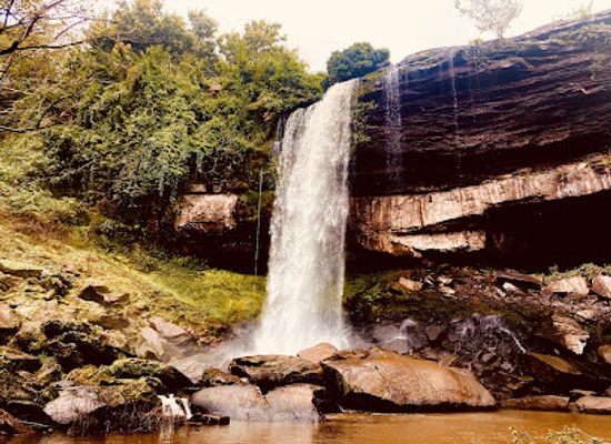 ghana/lake-volta/attraction/akumersu-waterfalls