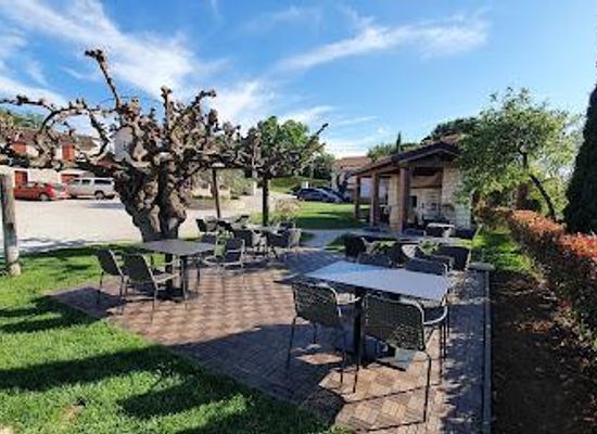 croatia/istria/attraction/rossi-winery-distillery