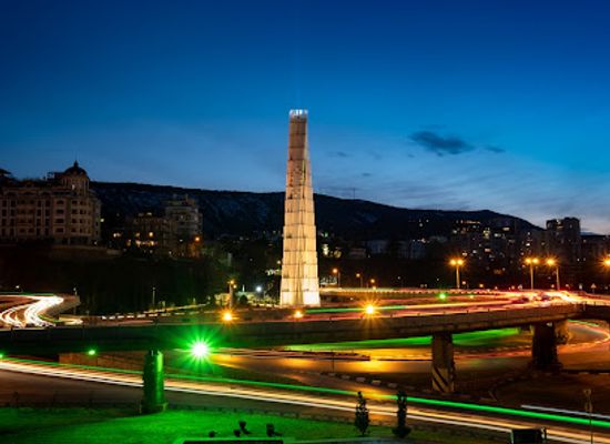 georgia/tbilisi/vera/attraction/heroes-square