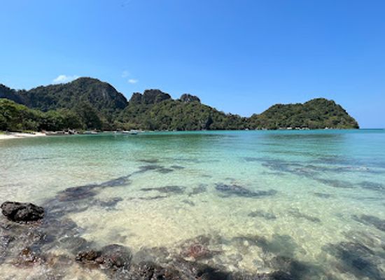 thailand/andaman-coast/attraction/loh-lana-bay