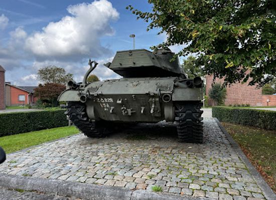 belgium/hoge-kempen-national-park/attraction/tank-monument