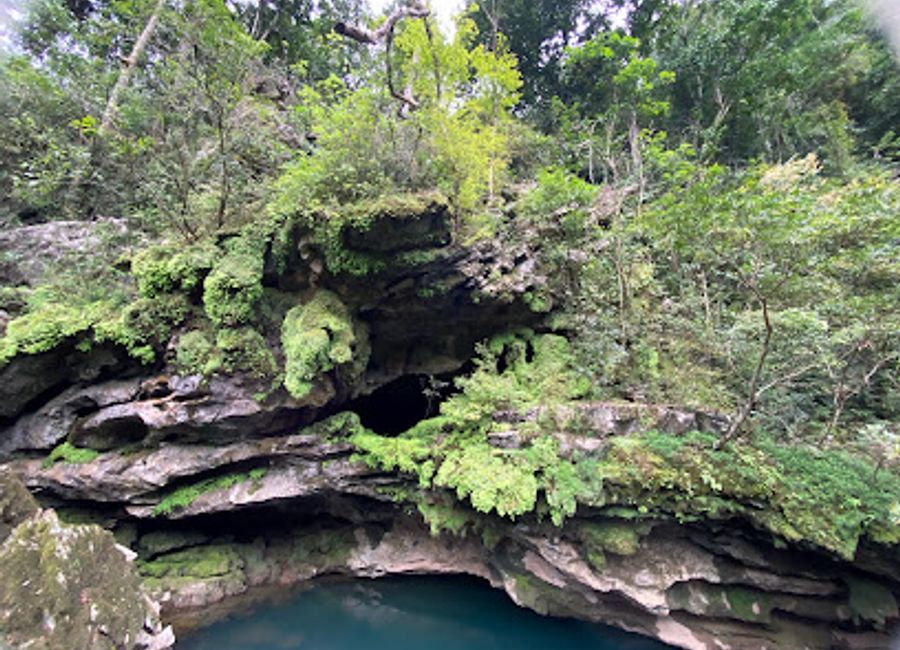 Explore the captivating Hang Trạch Ang in Quang Binh, Vietnam - a natural wonder of caves and stunning landscapes for every adventurer's delight.