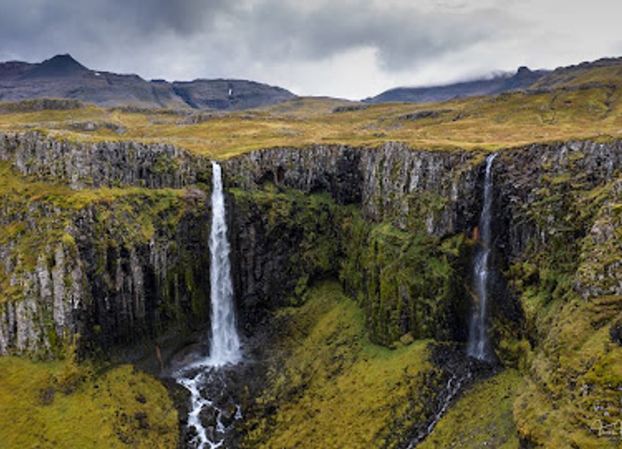 Discover the breathtaking beauty of Grundarfoss Waterfall, a serene natural gem in Iceland, perfect for photography and relaxation amidst stunning landscapes.