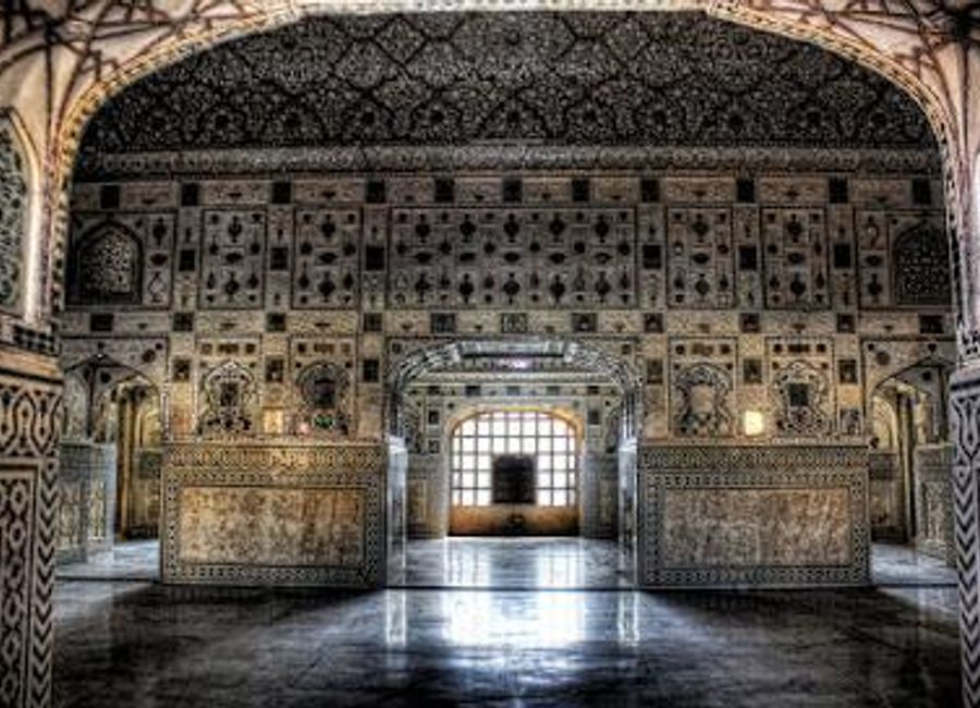 Discover the grandeur of Jaigarh Fort, a historic marvel in Jaipur, showcasing Rajasthan's royal heritage and breathtaking landscapes.