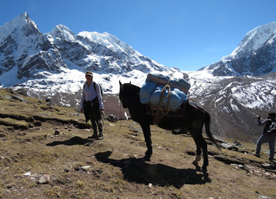 Explore the breathtaking beauty of Nevado Ausangate, a stunning glacier in the Andes, perfect for adventurous travelers and nature enthusiasts.