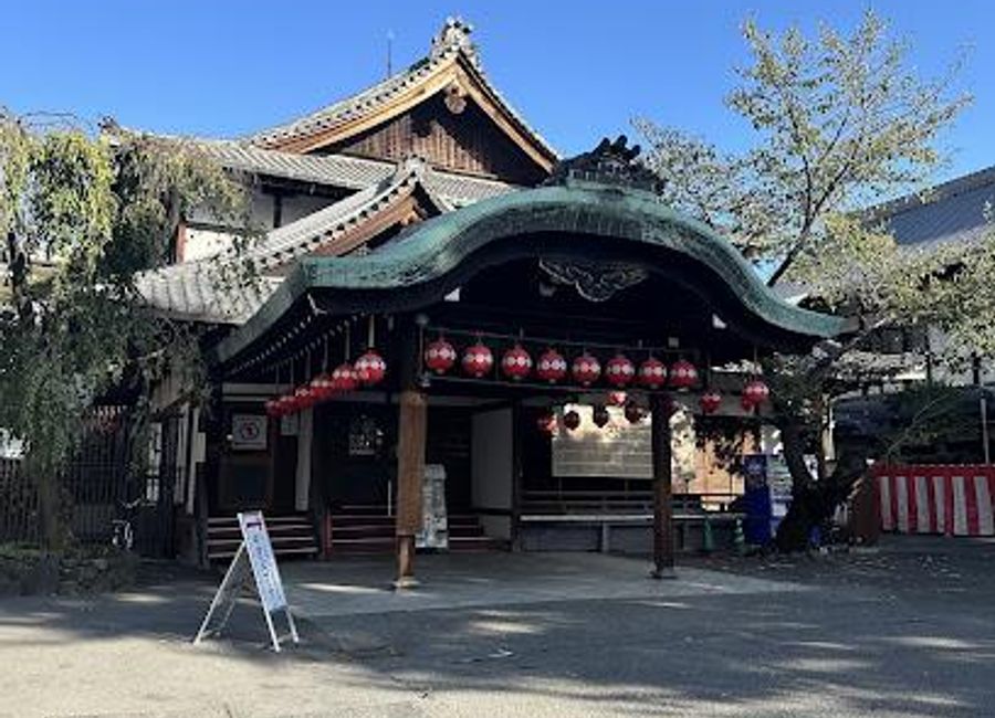 Discover the enchanting world of traditional Japanese arts at Gion Corner in Kyoto, a cultural hub showcasing geisha performances and more.