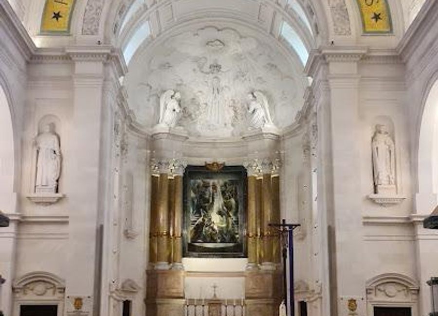 Discover Fátima's spiritual heart at the Basilica of Our Lady of the Rosary, a majestic site of faith and devotion attracting millions of pilgrims each year.