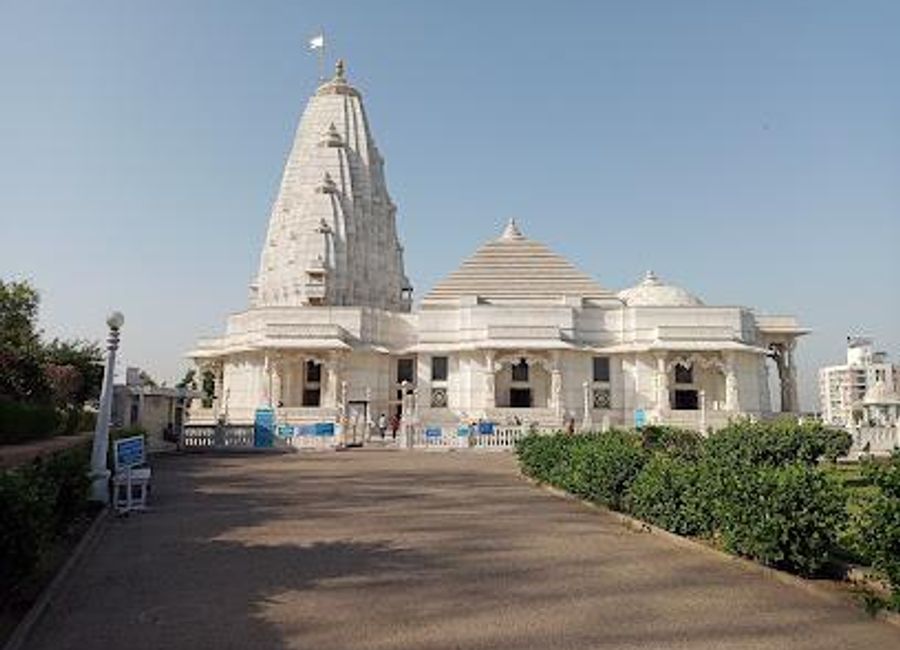 Experience tranquility and divine architecture at Birla Mandir, Jaipur's iconic Hindu temple dedicated to Lord Vishnu and Goddess Lakshmi.