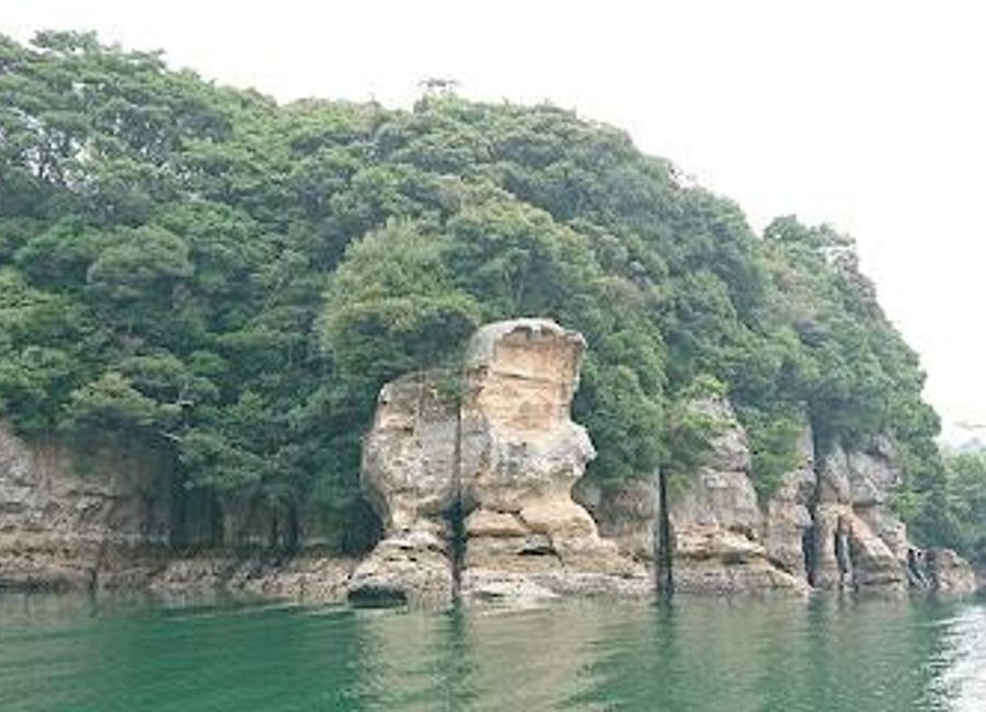 Experience the captivating beauty and marine wonders at Kujukushima Pearl Sea Resort in Sasebo, Nagasaki, a perfect blend of adventure and relaxation.