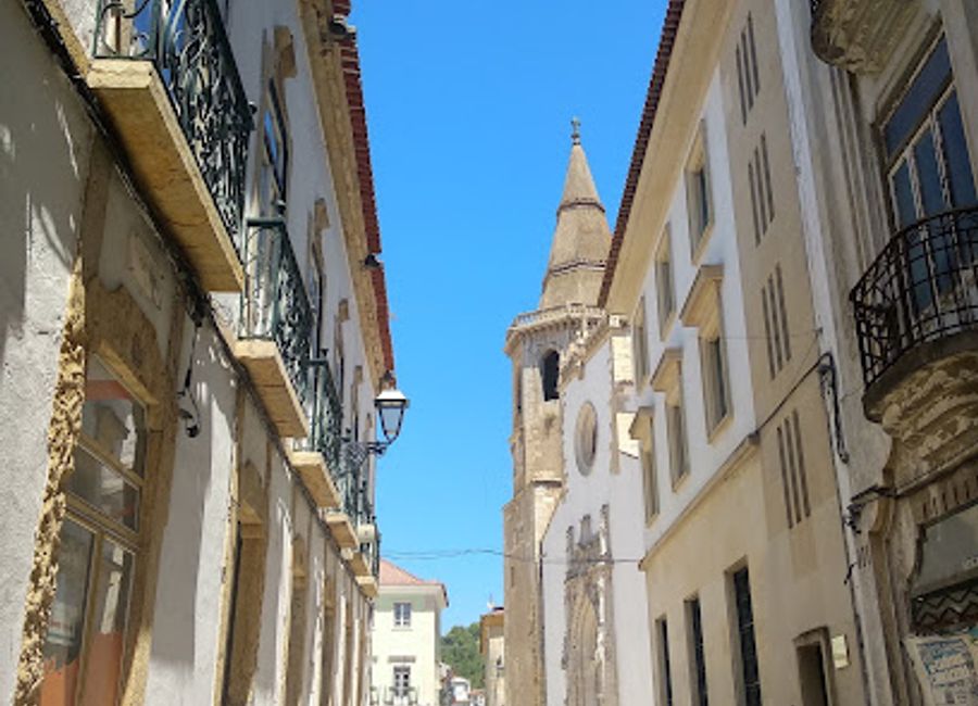 Discover the historic Synagogue in Tomar, a vital piece of Jewish heritage and culture in Portugal, blending stunning architecture with rich history.