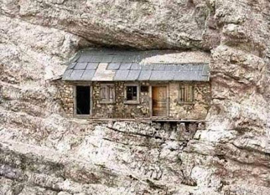 Experience the breathtaking beauty of Cristallo in Auronzo di Cadore, a must-visit peak in the Dolomites for nature lovers and adventure seekers.