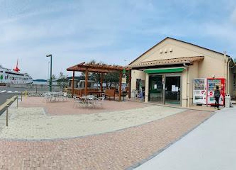 Experience the essence of Shodoshima Island at Tonosho Port Tourist Centre, your gateway to local crafts, culinary delights, and stunning coastal views.