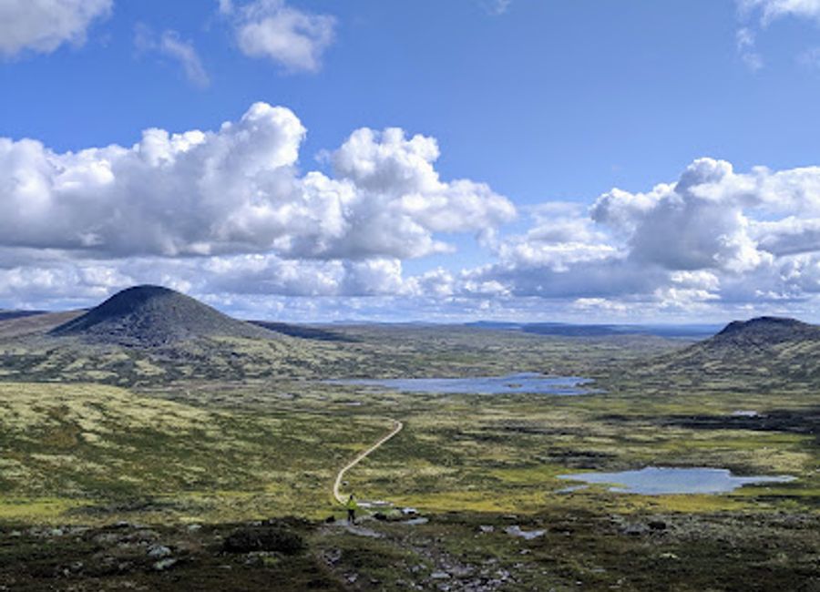 Experience the ultimate water adventure at Karlsvogna Fjellbad, a top water park in Venabygd, Norway, surrounded by stunning mountain scenery.
