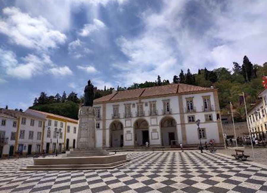 Explore the vibrant Praça da República in Tomar, a cultural hub blending history, cuisine, and lively local atmosphere.