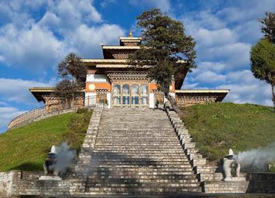 Discover the spiritual beauty of Druk Wangyal Lhakhang, a stunning Buddhist temple at Dochula Pass, offering breathtaking Himalayan views and rich cultural experiences.