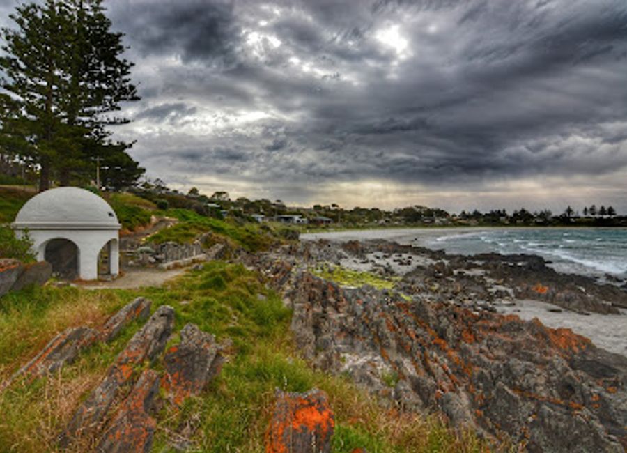 Explore the breathtaking Penneshaw Beach, where stunning natural beauty meets unforgettable outdoor adventures in South Australia.
