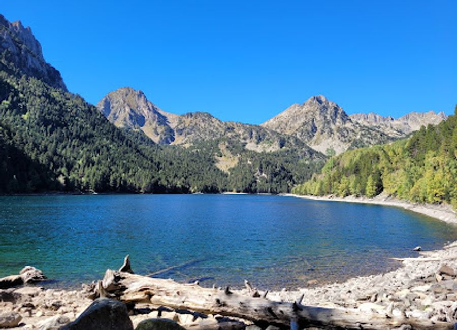 Discover the breathtaking beauty of Pic del Portarró in Parc Nacional d'Aigüestortes, a must-see destination for nature lovers and adventure seekers.