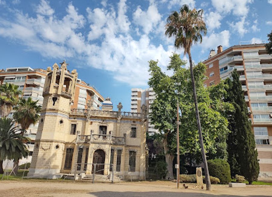 Discover the beauty of Parc de la Ciutat, a lush urban park in Tarragona perfect for relaxation, recreation, and family fun amidst nature.