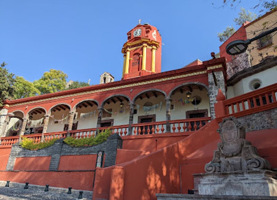 Experience tranquility in Parque El Chorro, a scenic park in San Miguel de Allende with lush gardens, serene pathways, and inviting water features.
