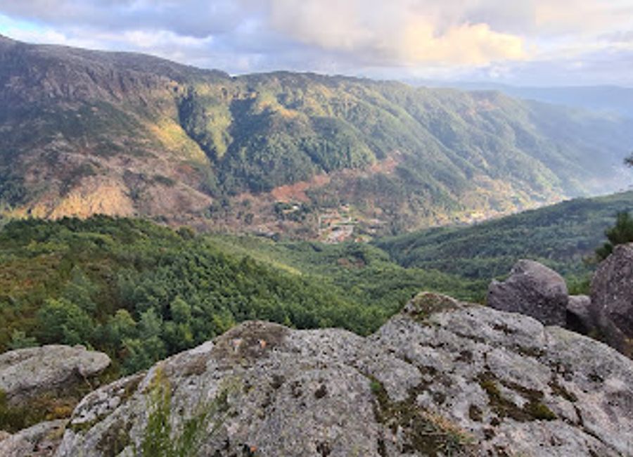 Discover the stunning vistas of Gerês National Park from the breathtaking Miradouro de Junceda in Vilar da Veiga, Portugal.