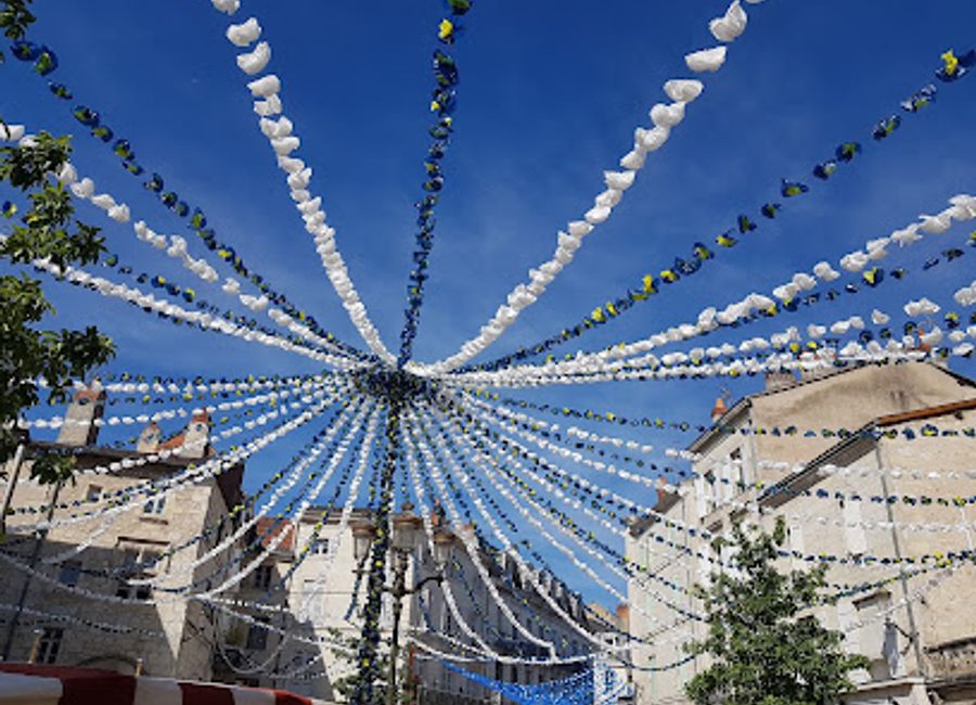 Explore Périgueux Cathedral, a UNESCO site with unique Romanesque-Byzantine architecture and a rich history dating back to the 4th century.