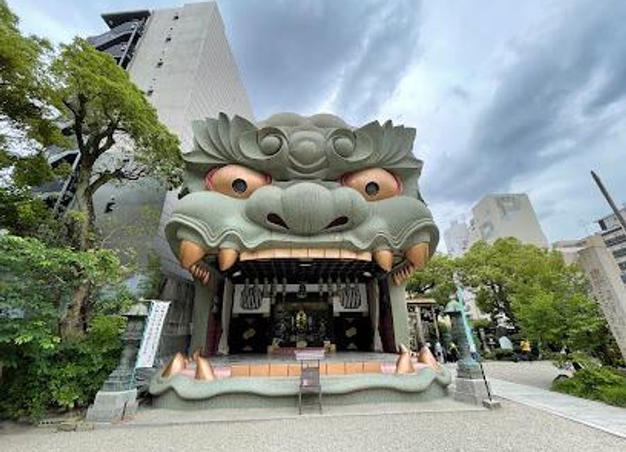 Explore the enchanting Namba Yasaka Jinja in Osaka, a serene Shinto shrine with stunning architecture and rich cultural heritage.
