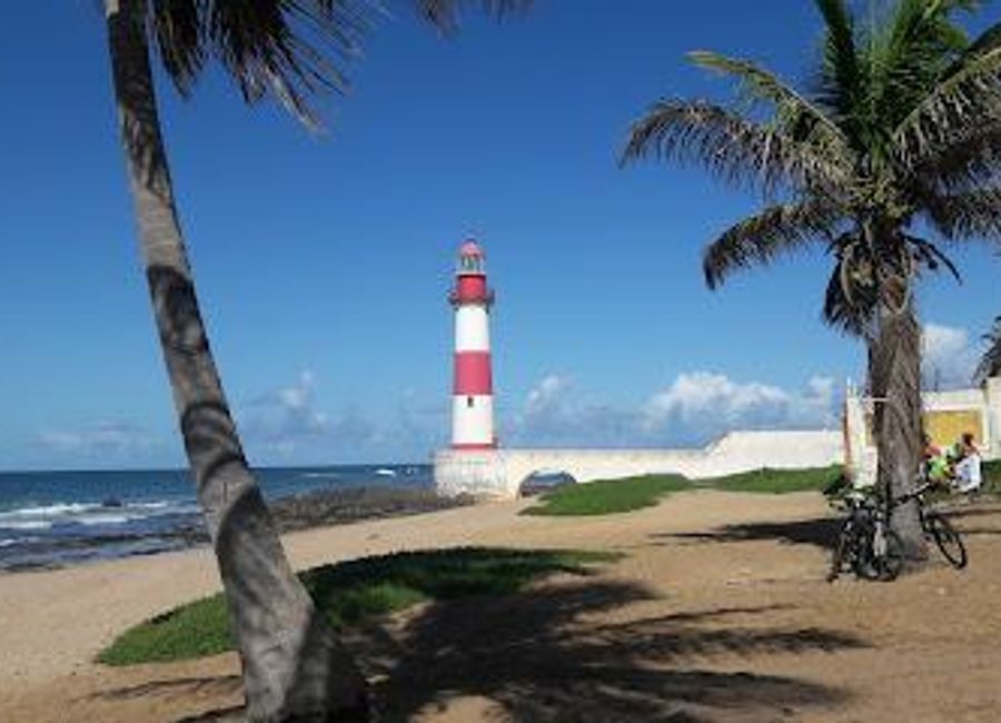 Explore the stunning Farol de Itapuã, a historic lighthouse in Salvador, offering breathtaking views, rich culture, and delicious local cuisine.