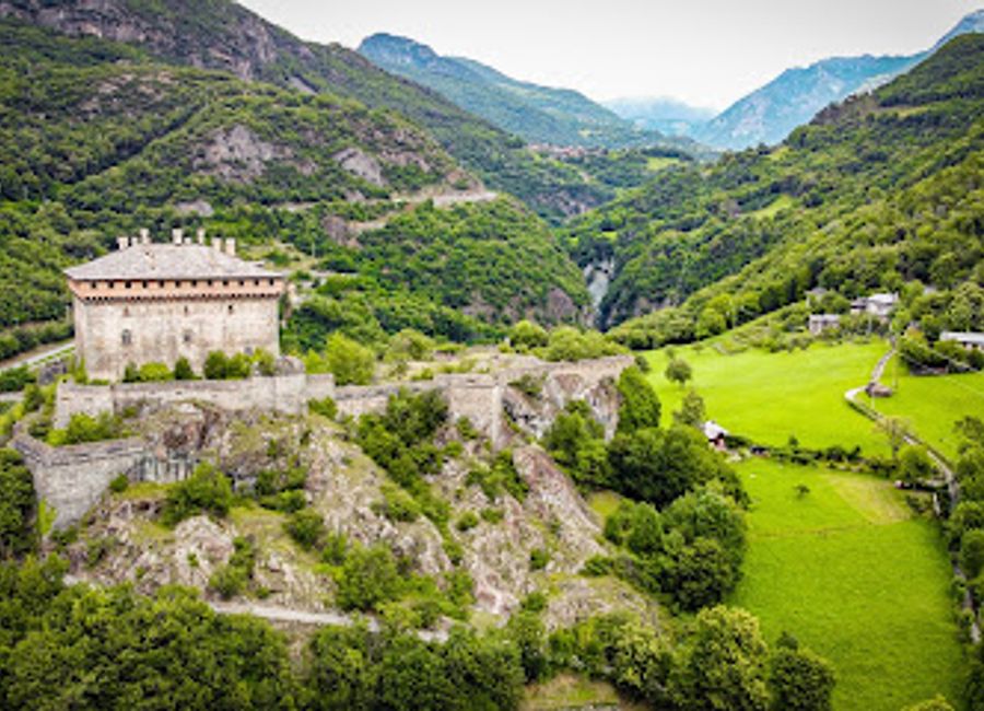 Explore the enchanting Verrès Castle in Aosta Valley, a medieval fortress rich in history and stunning views, perfect for your Italian adventure.