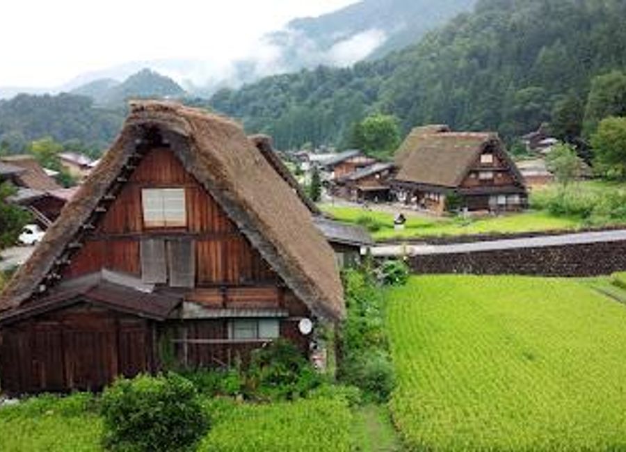 Explore Ainokura, a UNESCO World Heritage Site in Toyama, renowned for its charming gassho-zukuri farmhouses and breathtaking rural landscapes.