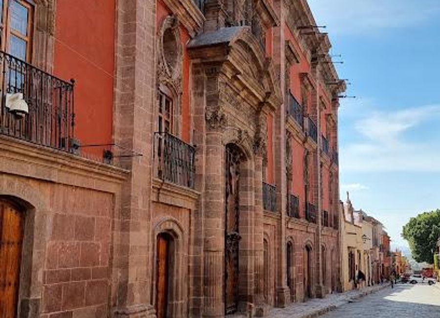 Explore the captivating Casa de Cultura Banamex in San Miguel de Allende, a vibrant museum showcasing the art and culture of Mexico's rich heritage.