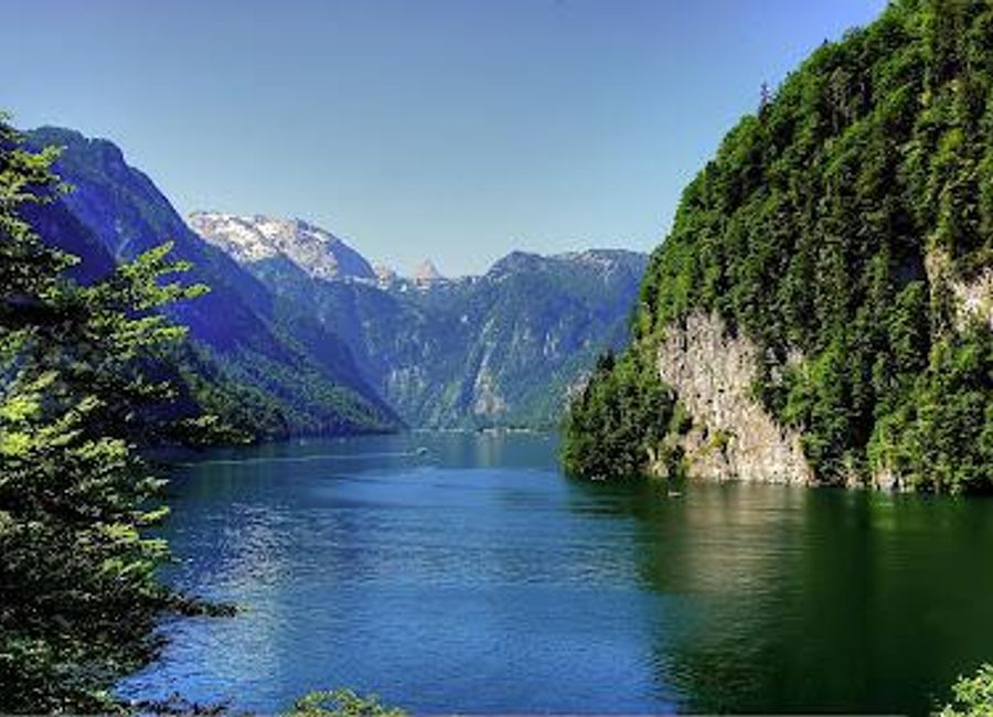 Discover the breathtaking beauty of Königssee, an alpine lake in Bavaria, perfect for outdoor adventures and serene landscapes.