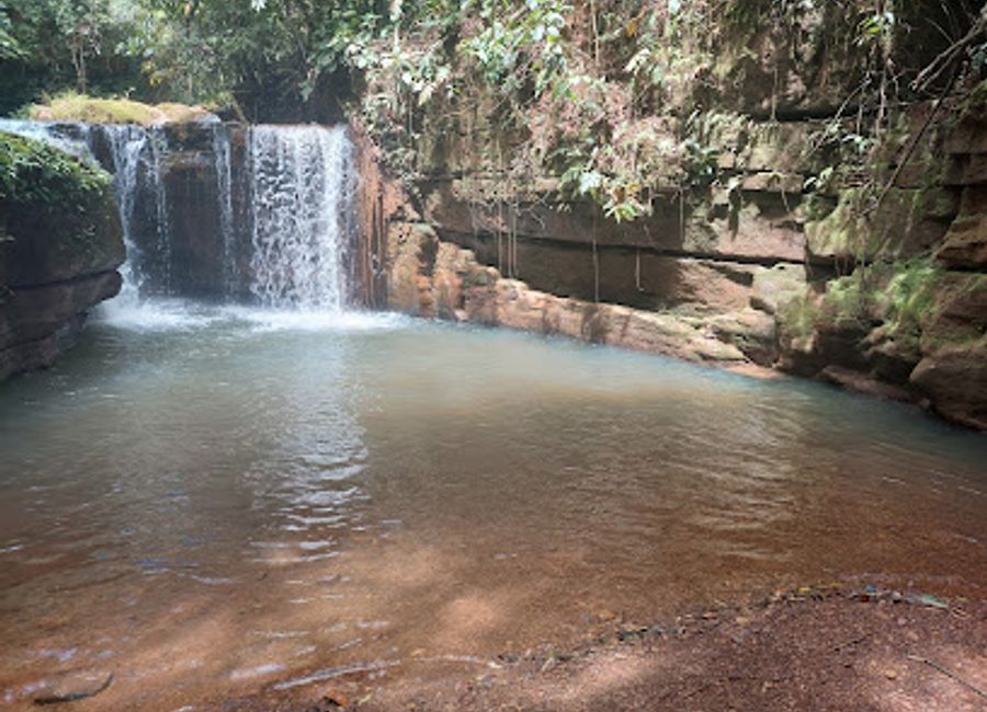 Discover the breathtaking canyons and waterfalls of Rota do Índio in Chapada dos Guimarães, a natural sanctuary of beauty and tranquility.