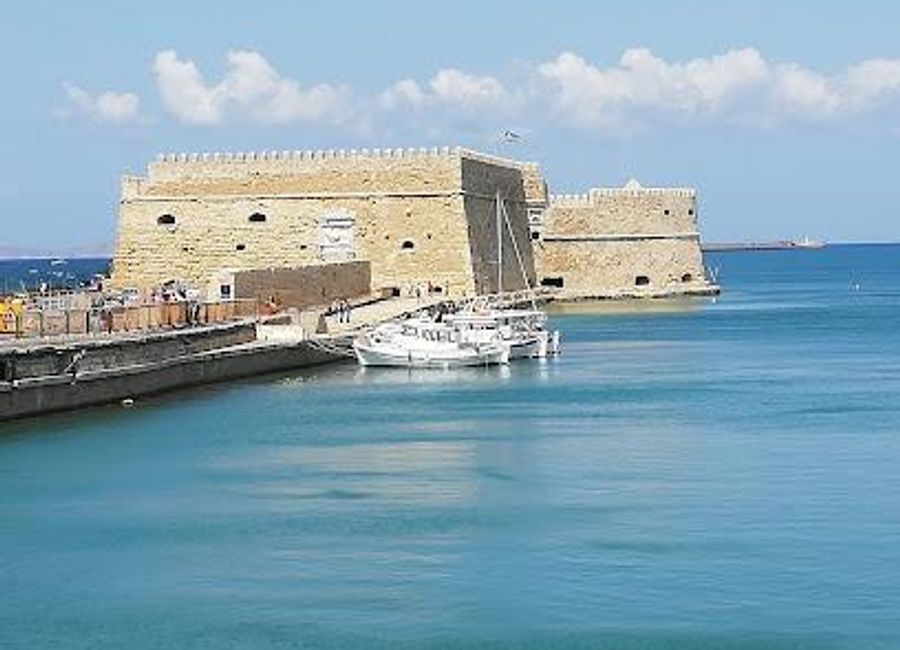 Explore the historic Rocca a Mare Fortress in Heraklion, a breathtaking landmark showcasing Crete's fascinating history and stunning coastal views.