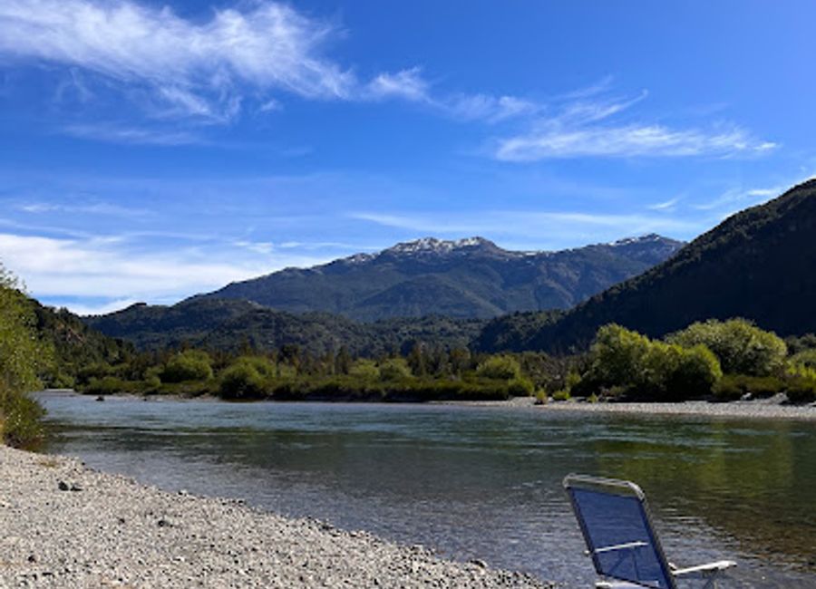 Experience the breathtaking beauty of Río Espolon, a hidden gem in Chile’s Los Lagos region perfect for outdoor adventures and serene escapes.