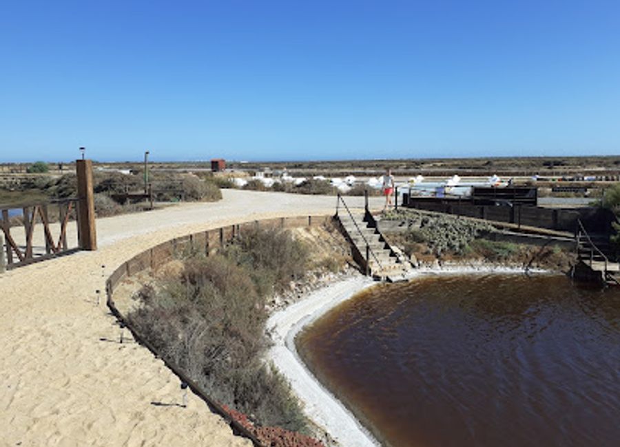 Experience the soothing beauty and cultural richness of Salinas do Grelha in Olhão, a unique wellness and tourist attraction in Portugal.