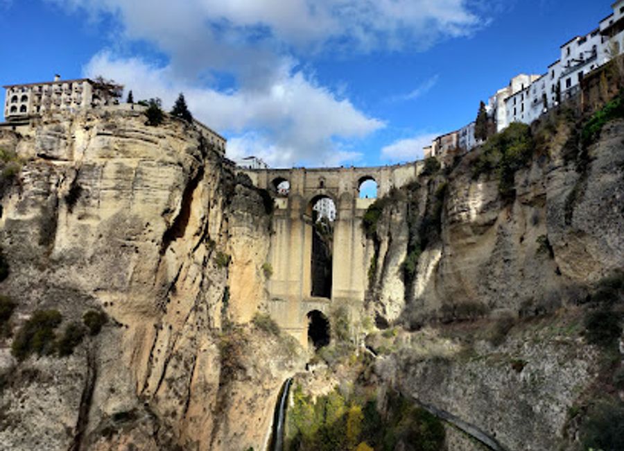 Experience the breathtaking beauty and rich history of Ronda Old Town, a must-visit destination in the heart of Andalusia, Spain.