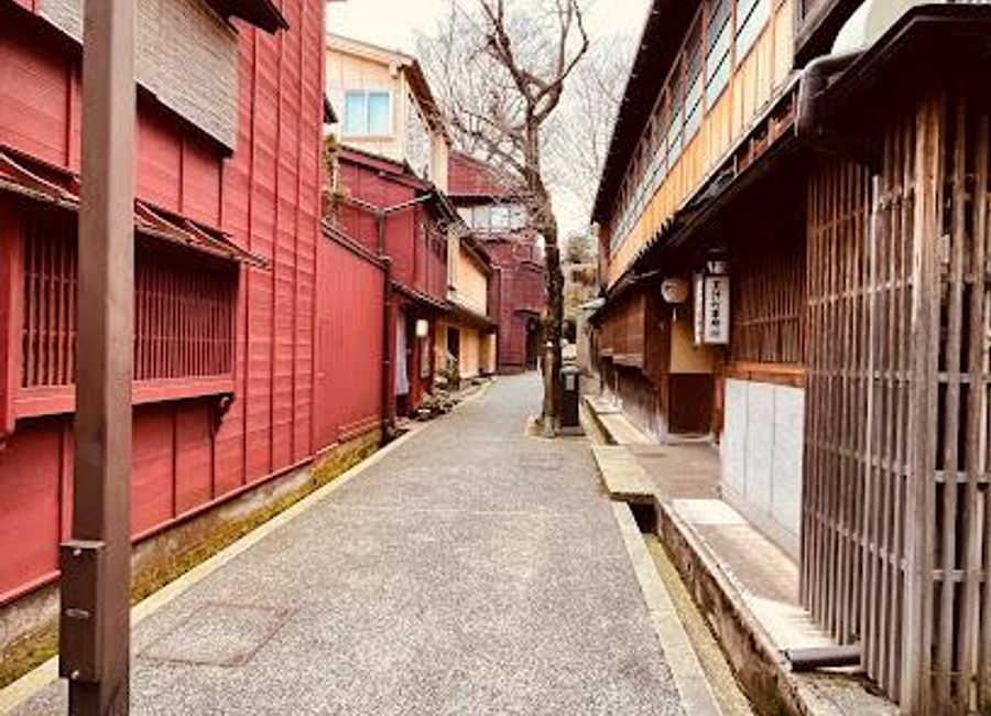 Discover the captivating Kazuemachi Chaya District in Kanazawa, a historical treasure showcasing traditional teahouses and rich cultural experiences.