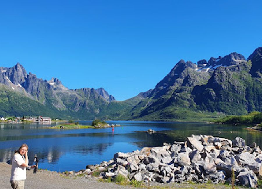 Explore the haunting beauty of the Sildpolltjønna ship wreck in Lofoten, Norway, where history meets breathtaking natural landscapes.