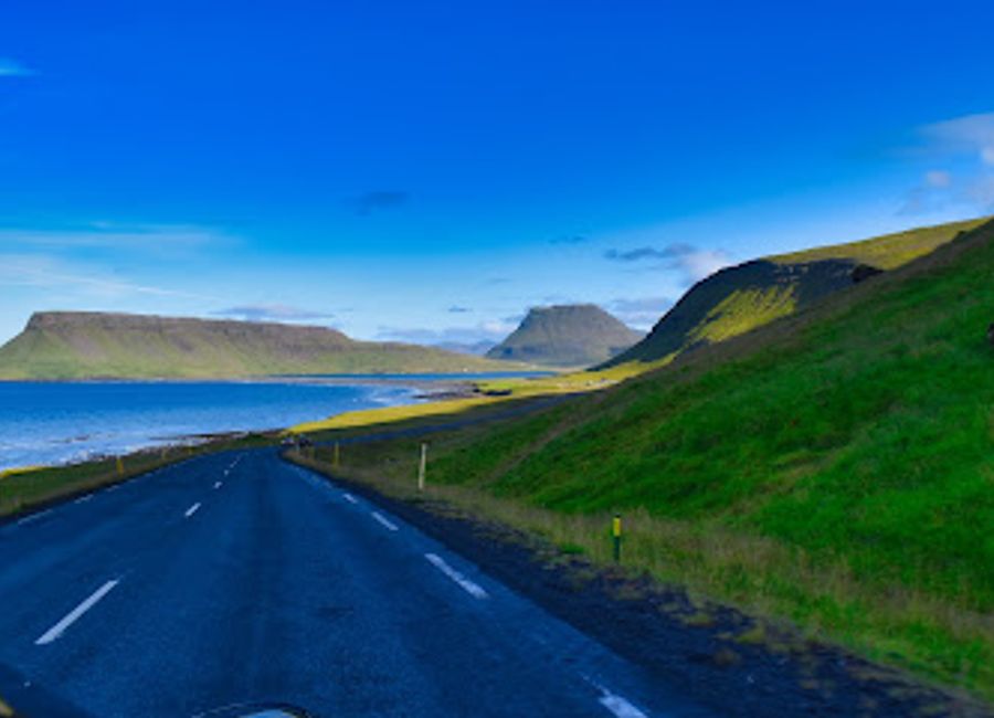 Discover the breathtaking beauty of Seagulls Viewpoint in Ólafsvík, Iceland, where stunning coastal landscapes and abundant wildlife await every visitor.
