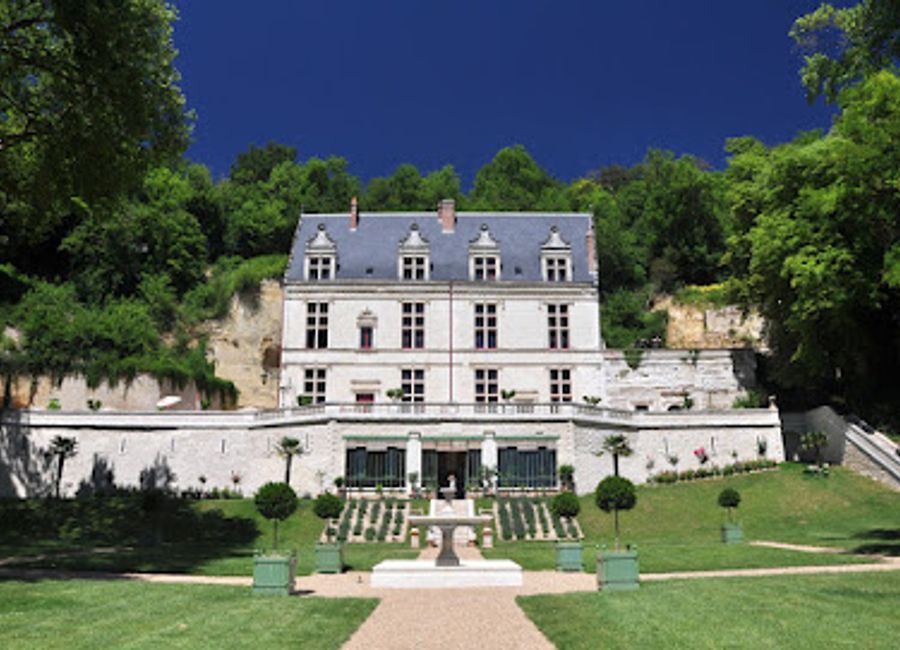 Explore the historical and natural beauty of Château Gaillard, a captivating castle in Amboise, France, featuring lush gardens and cultural events.