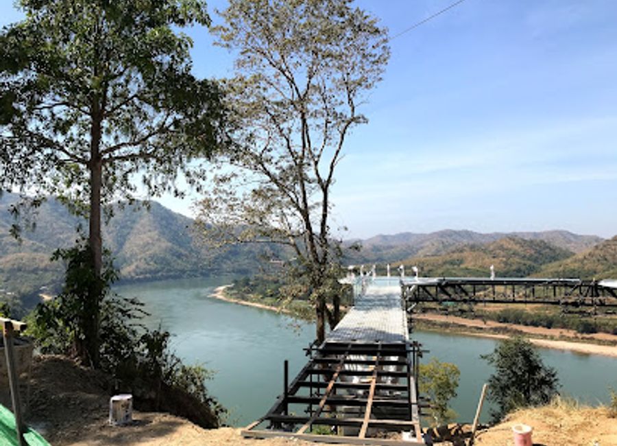 Discover the stunning vistas of the Mekong River at Skywalk Chiang Khan, a breathtaking glass walkway in Loei, Thailand, perfect for unforgettable experiences.