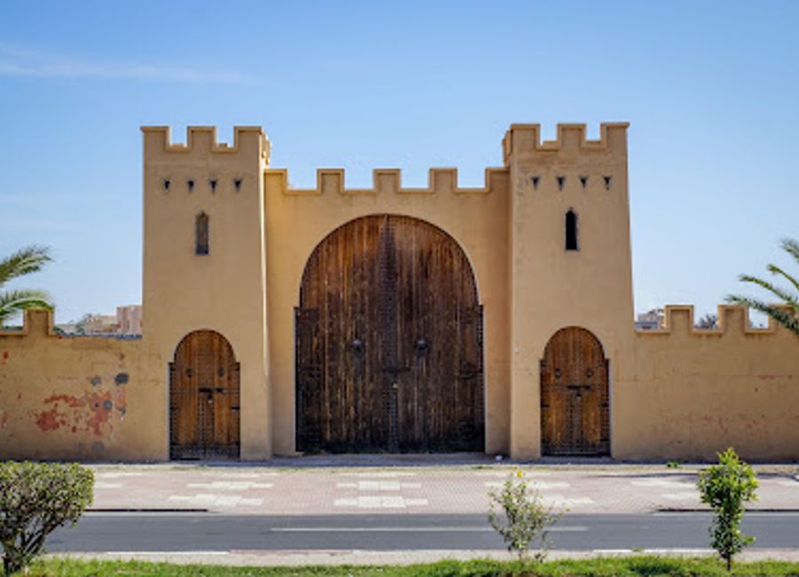 Explore the vibrant heart of Taroudant at 20 August Place, where local culture, stunning architecture, and lively markets come together.