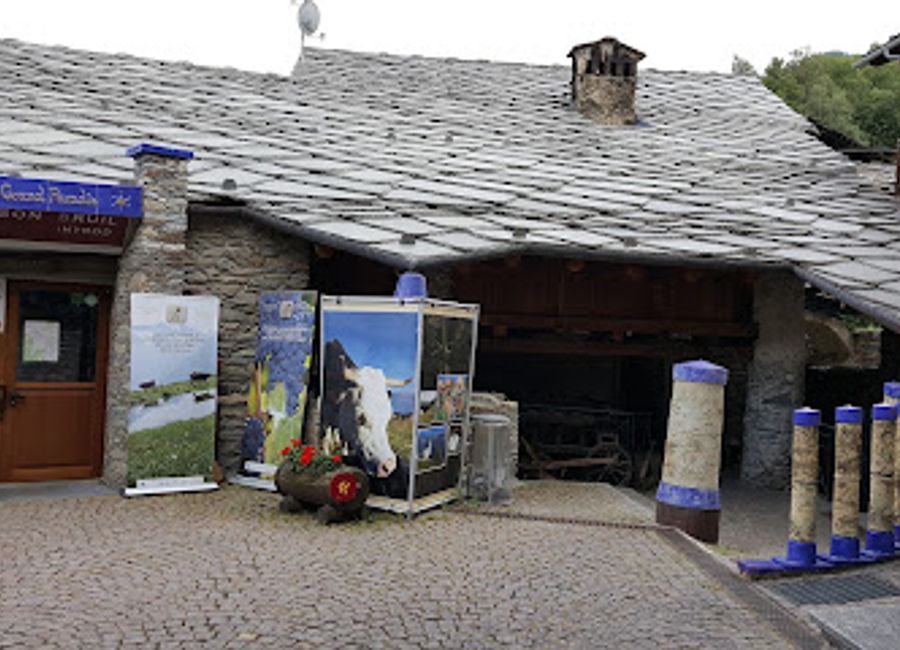 Discover the rich cultural heritage of the Aosta Valley at Maison Bruil, an enchanting museum showcasing local traditions and history.