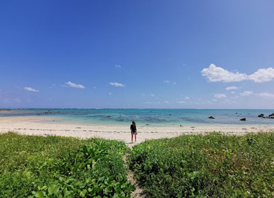 Experience the stunning beauty of Ibaruma Heart Rock, a must-see natural attraction in Ishigaki, Okinawa, perfect for romance and breathtaking views.