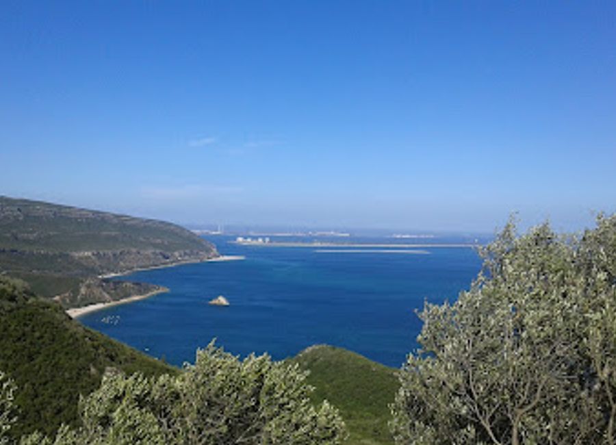 Experience stunning panoramic views at Miradouro do Norte, a scenic gem in São Simão, perfect for nature lovers and photography enthusiasts.
