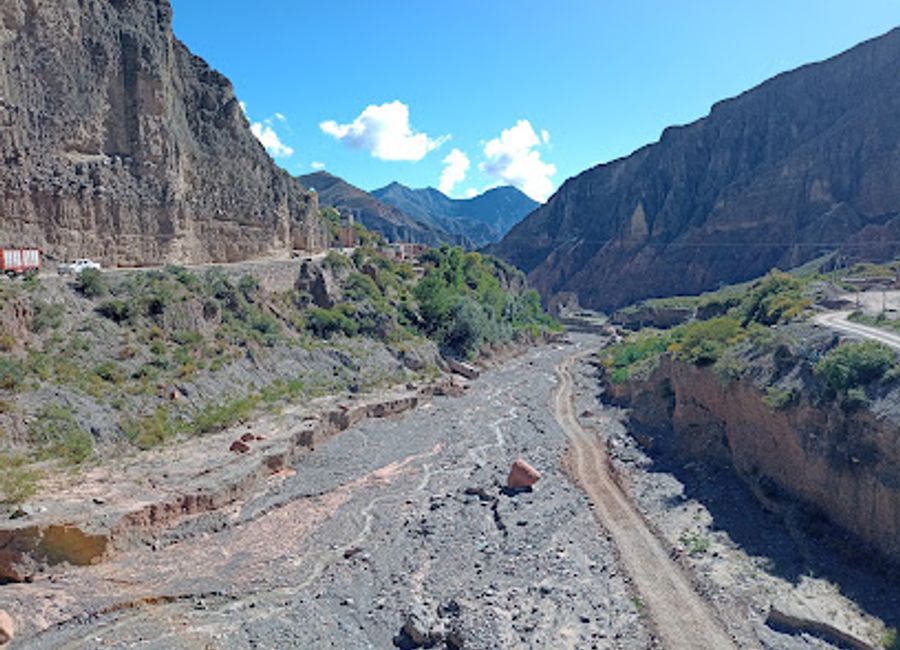 Breathtaking panoramic views await you at this scenic stop on the road to Iruya, where the provinces of Jujuy and Salta meet.