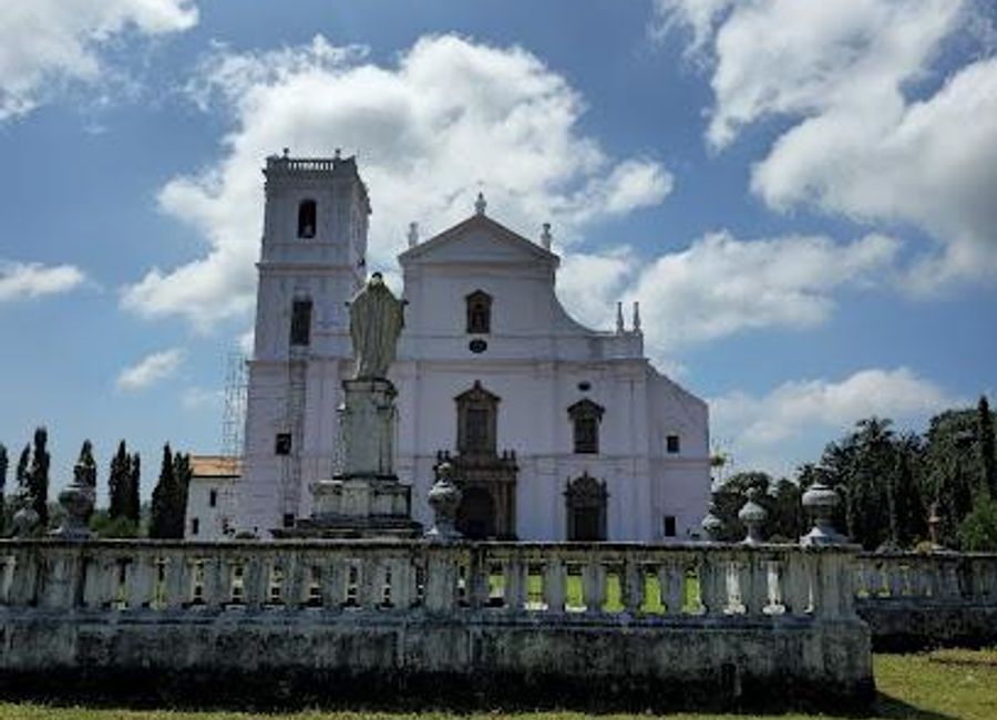 Explore the grandeur of Se Cathedral, a historical masterpiece in Old Goa, showcasing stunning architecture and a rich cultural legacy.