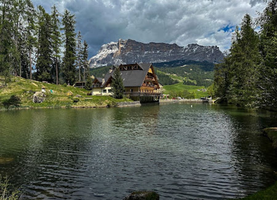 Discover the natural beauty of Lago Sompunt, a serene hiking area in South Tyrol, perfect for adventurers and nature lovers alike.