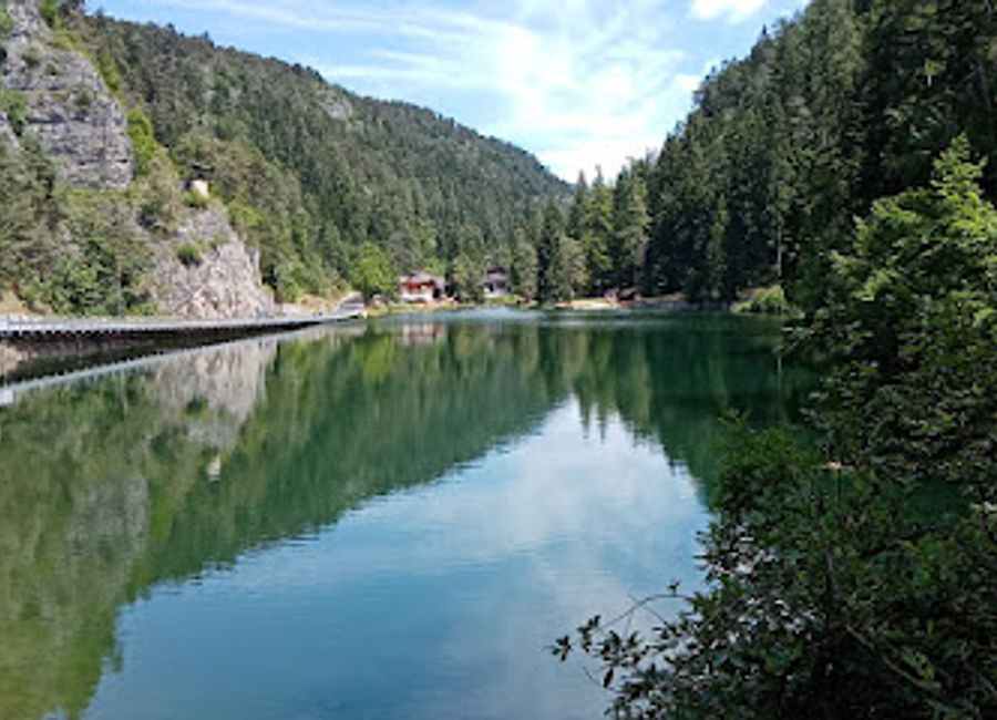 Experience the breathtaking beauty of the Passeggiata Burrone di Fondo, a scenic trail in Trentino offering stunning views and serene nature.